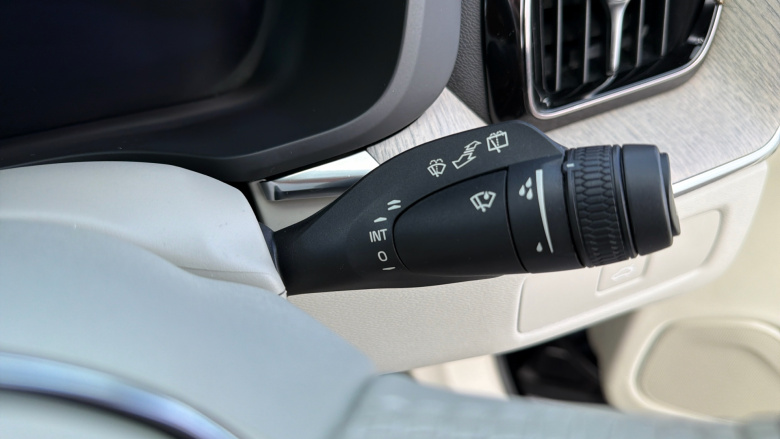 Volvo Xc60 2.0 B4P Plus Dark 5dr Geartronic Petrol Estate